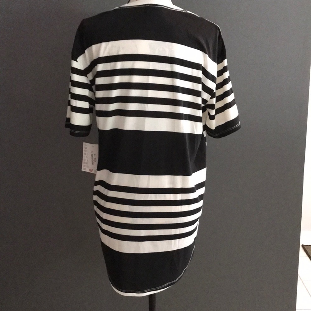 Black & White Striped Short-sleeved unisex tee | LuLaRoe Hudson - Picture 6 of 9